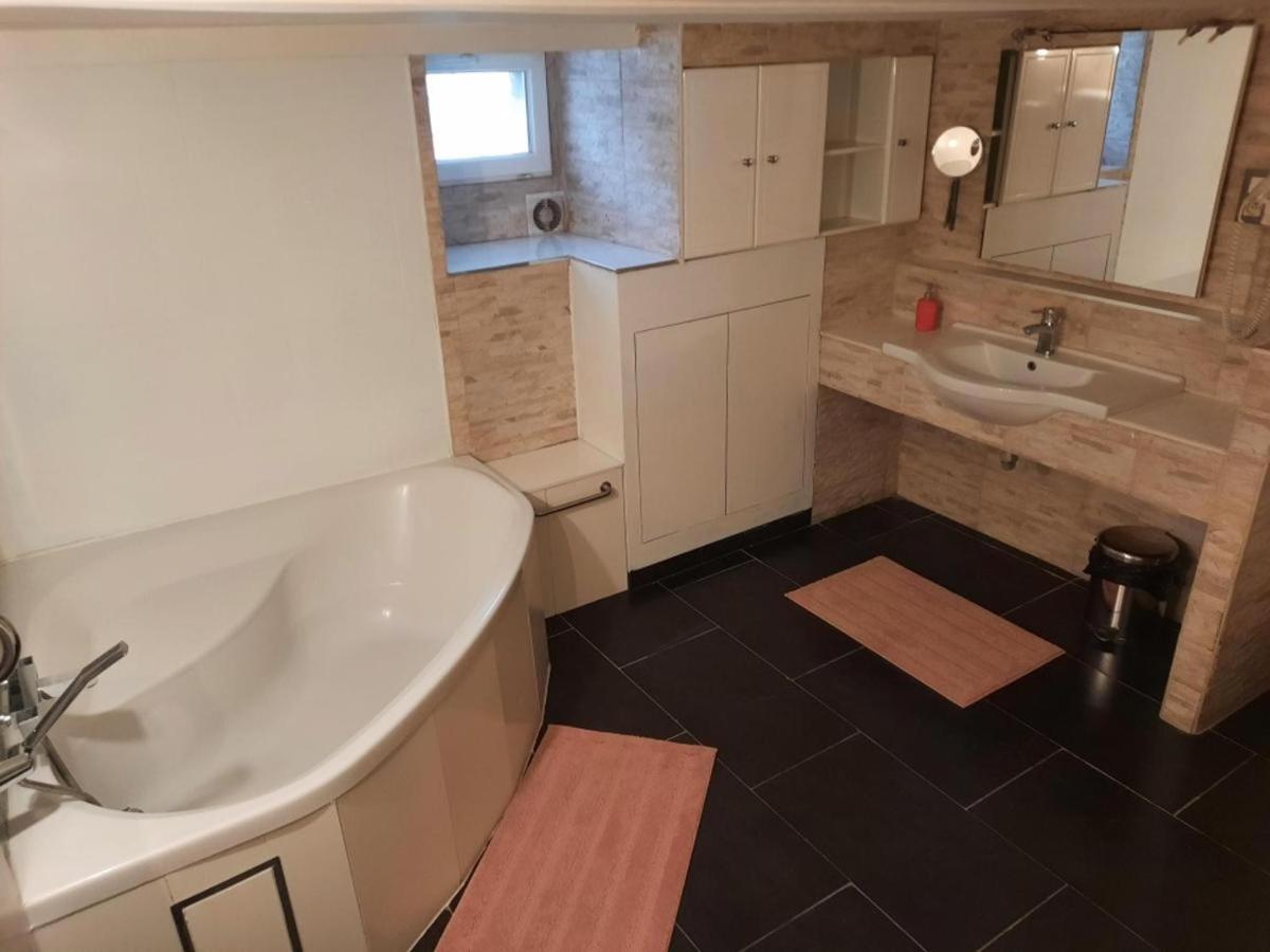 סנט - ניקולאס Liege 4420 Rue Jean Jaures 45 Grande Maison Joyeuse Avec Terrasse 30M2 Pour 8 Personnes Maximum מראה חיצוני תמונה